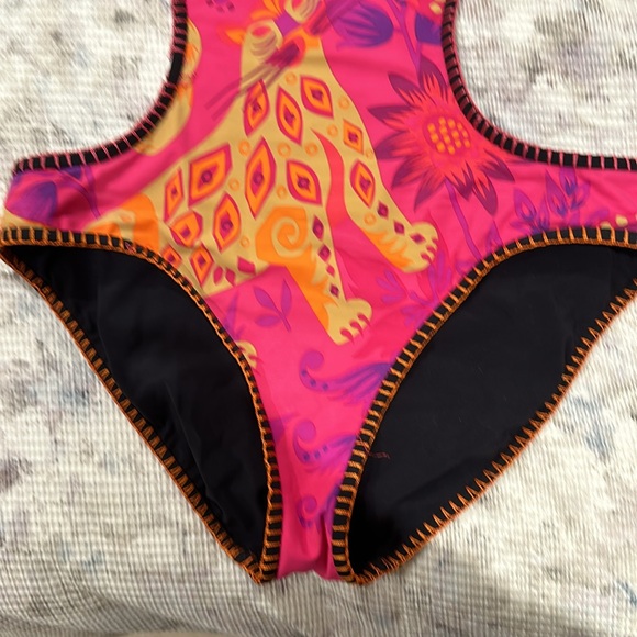 Sexy Cut-Out One Piece Bikini Style Bathing Suit Sz 10 Nanette Lepore Like New - Picture 4 of 9